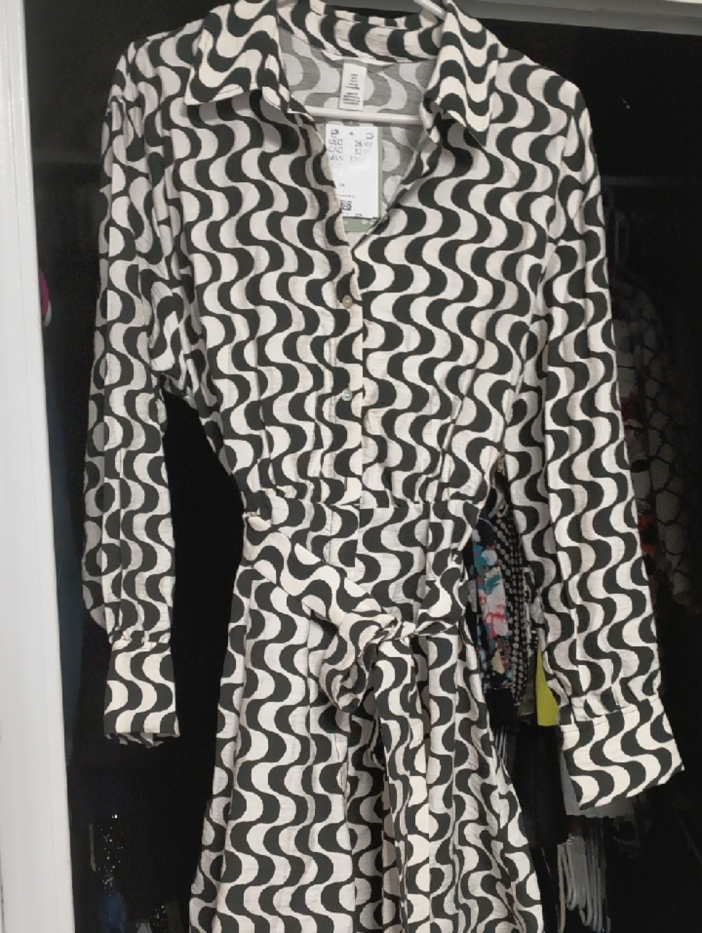 H&M Black and White Wave-Print Button Shirt